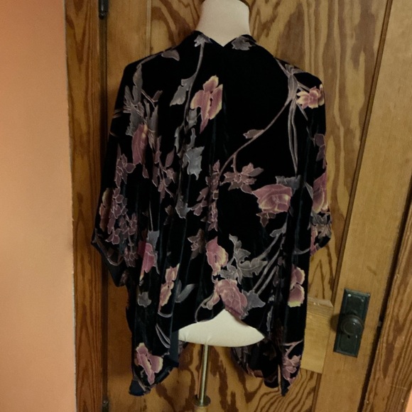 Urban Outfitters Entro Floral Velvety Kimono - Picture 11 of 11